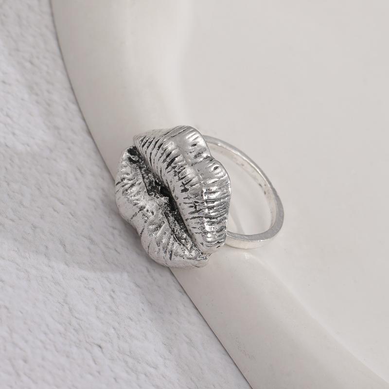 Vintage Sexy Lips Ring Retro Glamour Statement Ring Trendy Y2K Style Jewelry for Girls Photo Shoot Accessory