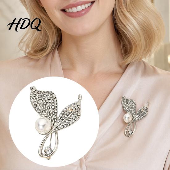 Elegant Leaf Brooch Pearl Brooch Rhinestone Decor with Strong Buckle Design Lapel Pin Fine Electroplating Sturdy Alloy Versatile for Coats And Bags