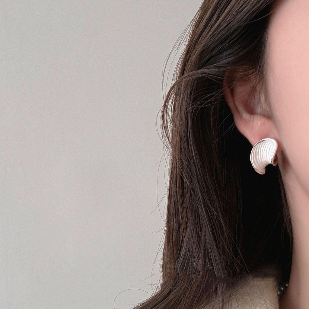 Elegant Ruffled Petal Stud Earrings: Fashionable, Versatile & Trendy Ear Jewelry for Women.
