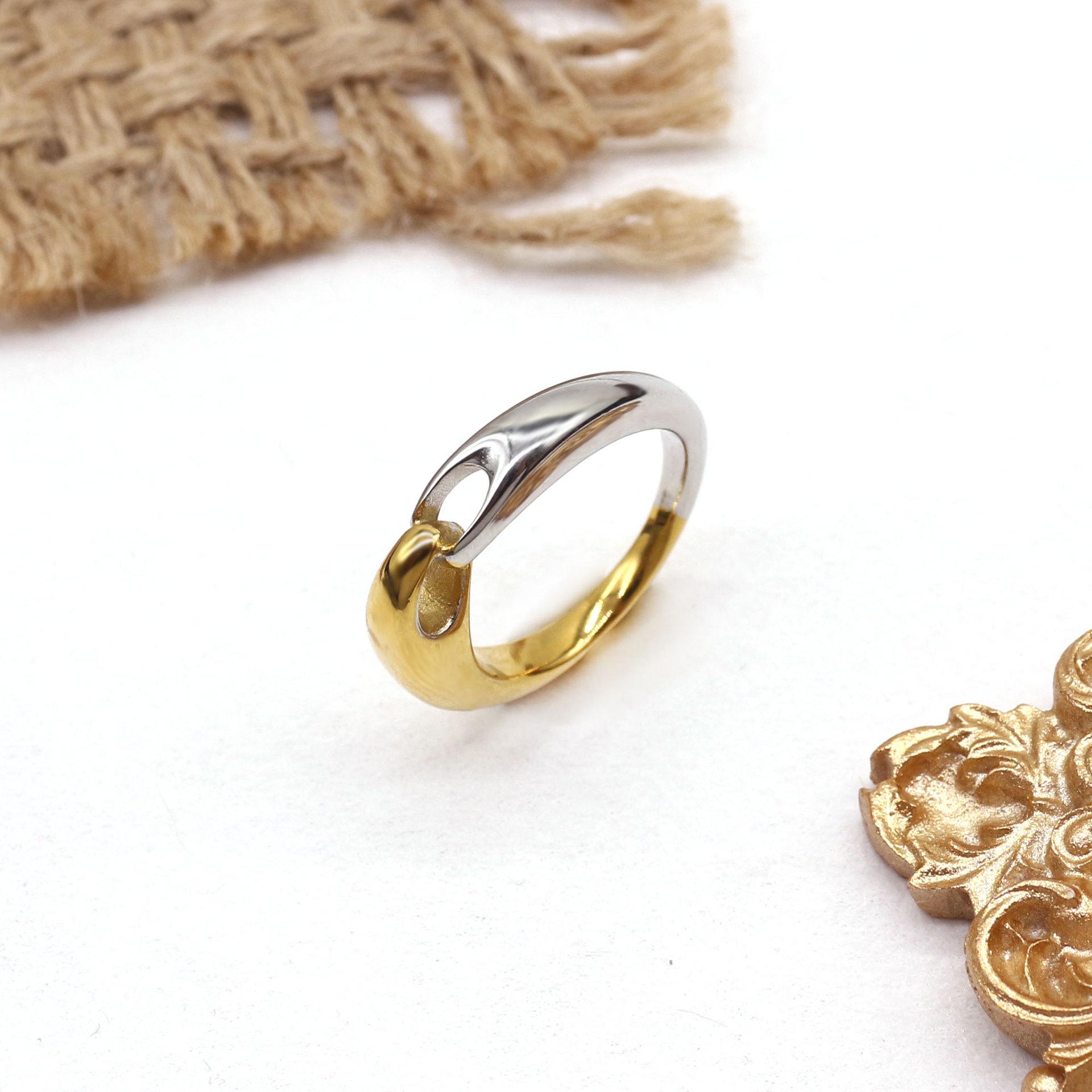 Elegant Two-tone Gold & Silver Patchwork Ring for Women - Luxurious, Versatile, and Sophisticated Design