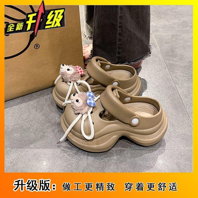 Stepping On Shit Feeling Small Man Thick-soled Cool Slippers Non-slip Slippers 2025 Sweet Cute Strap Doll Hole Shoes Women's Summer