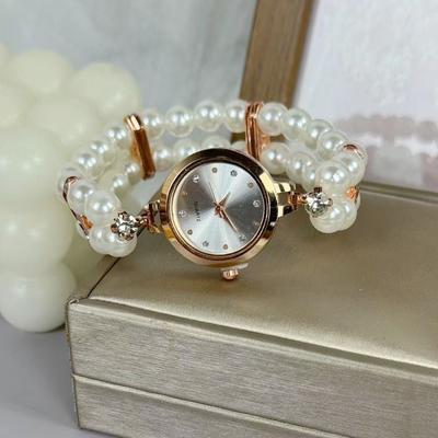 Novo Relógio Redondo com Cristais de Pérola Pulseira Pequena Elegante Estético Pulseira de Pérolas Dupla Fileira Relógio de Pulso Feminino a Quartzo Presente
