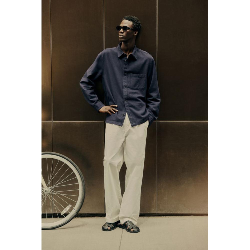 

Текстурированная рубашка стандартного кроя HM Темно-синяя