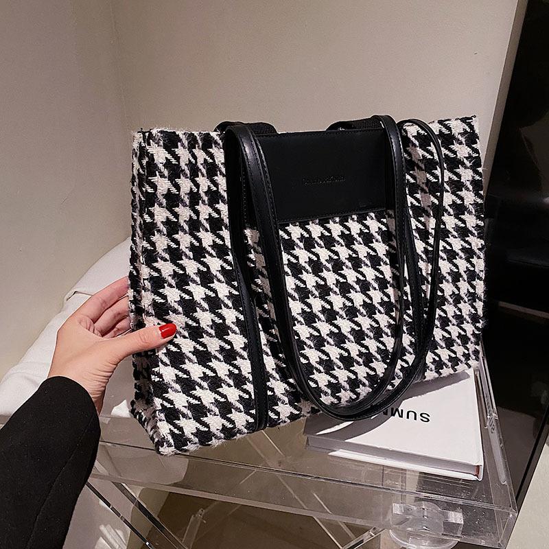 Casual large-capacity bag women's spring and summer new fashion woolen shoulder bag commuting simple portable tote bag