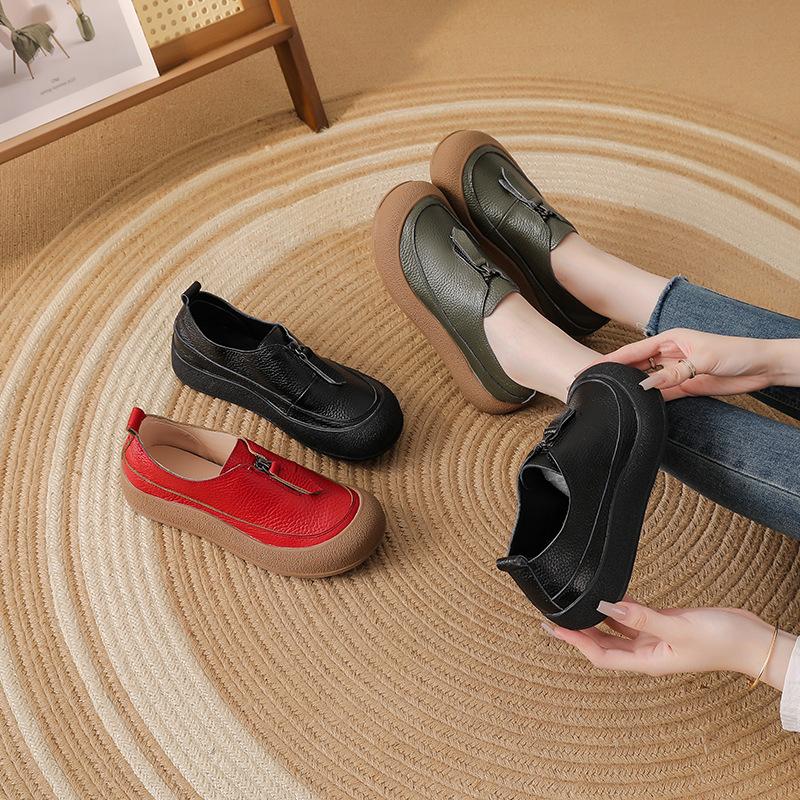 Fashion 2025 Spring New Style Slip On Head Layer Leather Retro Soft Bottom Large Flat Comfortable Mother's Shoes Women's Shoes
