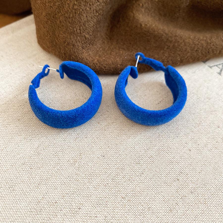 

Versatile Retro Hong Kong Silver Needle Flocked Round Hoop Earrings - Simple, High-End, Niche Fashion for Women