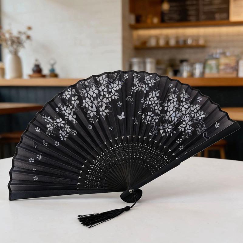 Retro-Tanzfächer im japanischen Stil für den Sommer - Klassischer antiker Stil