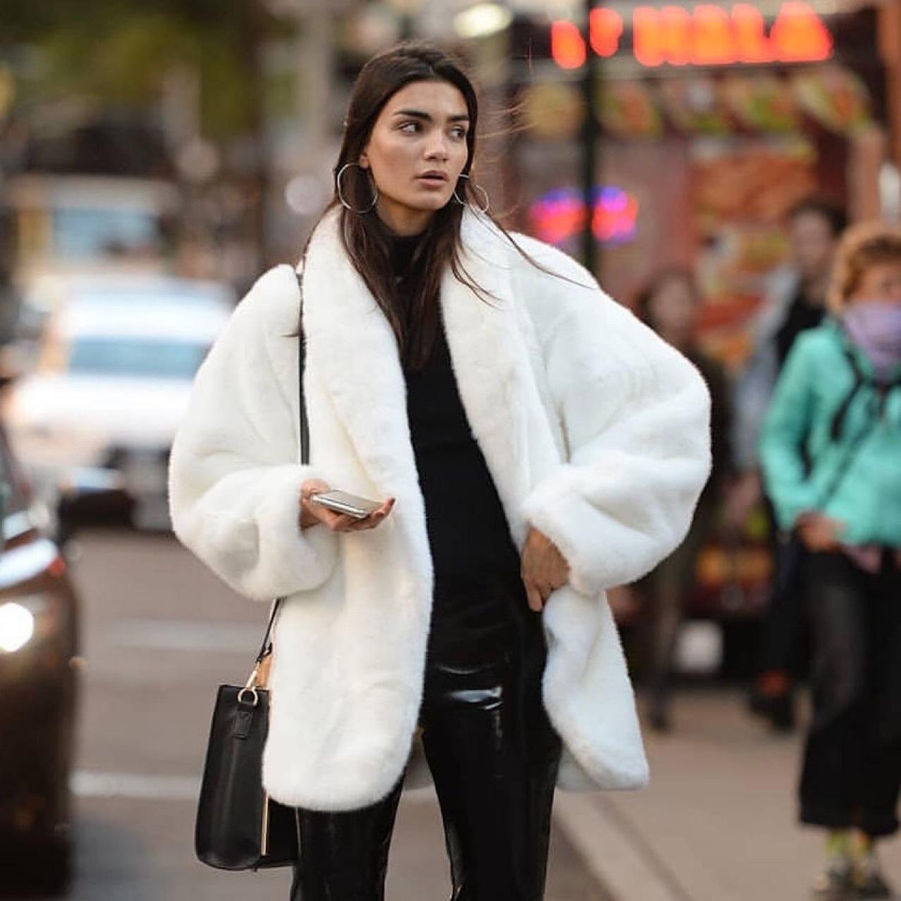 

Elegant White Rex Rabbit Fur Vest with Lapel and Long Sleeves for Autumn/Winter 2022. S белый