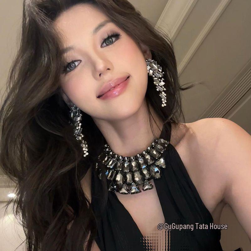 Minimalist Diamond-Encrusted Wheat Ear Tassel Earrings - Light Luxury, High-End Studs for a Fashionable, Elegant Look