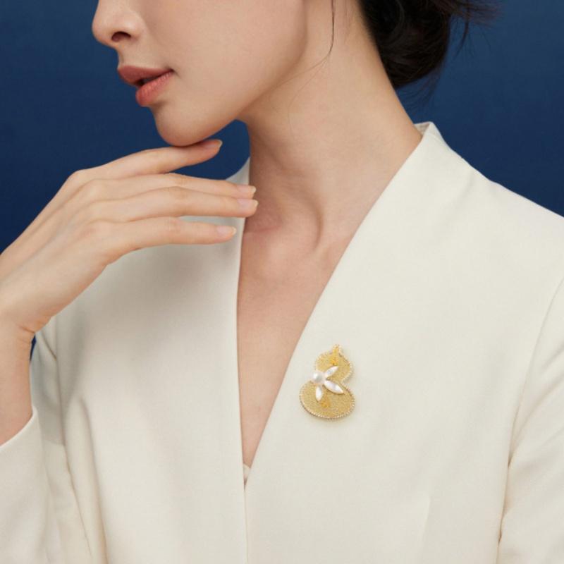 New Chinese Style Hollow Gourd Pearl Elegant Suit Brooch For Women Clothing Coat Corsage Jewelry Accessories Gifts
