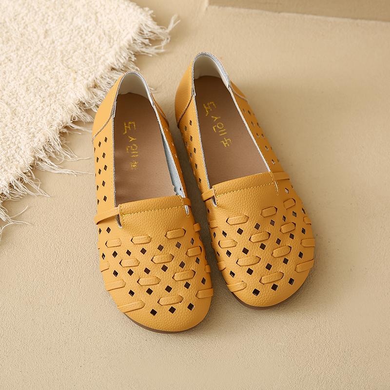 Fashion The 2025 Summer New Hollowed-out Perforated Shoes with Soft Soles, One-foot Casual and Breathable Flat Mother's Single Shoes