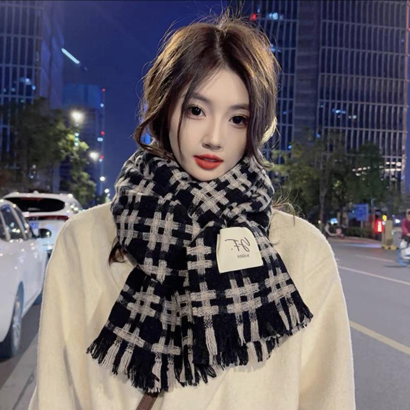 Autumn and winter Korean tic-tac-toe scarf female long imitation cashmere shawl high sense versatile Internet celebrity student couple scarf