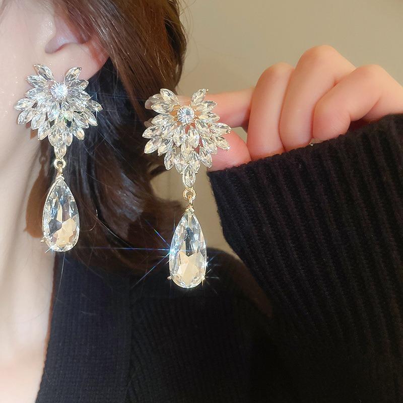 European and American Silver Needle Full Diamond Irregular Earrings Exquisite Luxury Design Earrings Niche Versatile Earrings