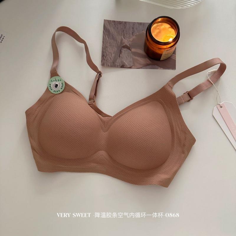 Naked air integrated fixed cup underwear breathable, light and seamless, small breasts gathered, comfortable and soft support bra