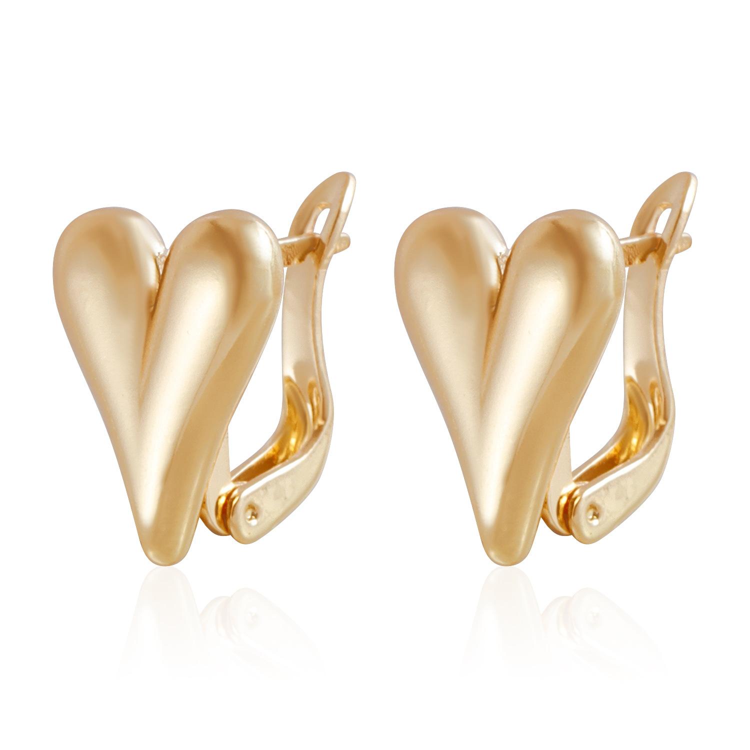 European and American fashion trends love stud earrings, earrings, temperament peach heart stud earrings, exquisite and versatile heart-shaped jewelry золотой