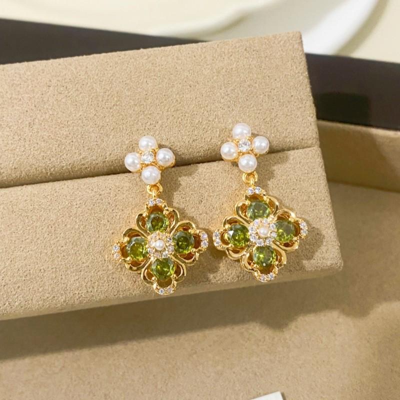 Olive Green Zirconia Flower Stud Earrings - Retro Court Style, Exquisite & Elegant Design.
