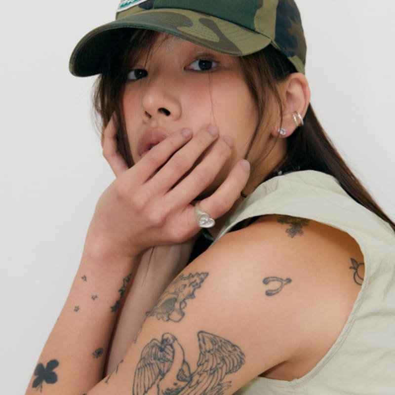 fillow clear stone setted earring