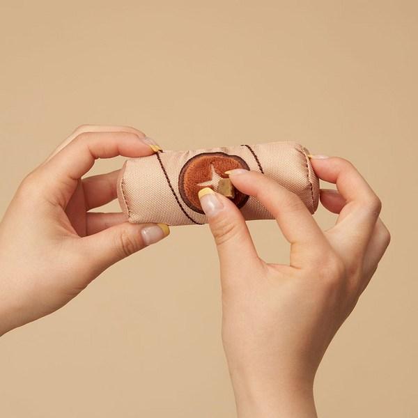 Nyangpoompoompoom role papírových kapesníků hračka pro práci s nosem, mix barev, 1 kus