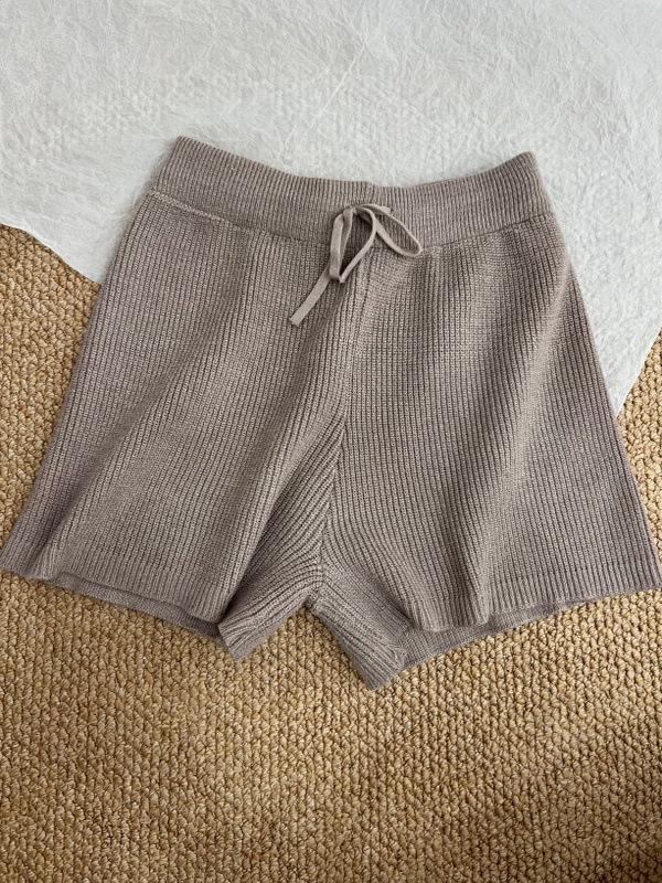 Graue A-Linien-Strickshorts im koreanischen Stil für Damen – Elastischer Bund, Weiter Beinschnitt, Hüftbetont, Schlankmachend, Perfekt für Herbst & Winter