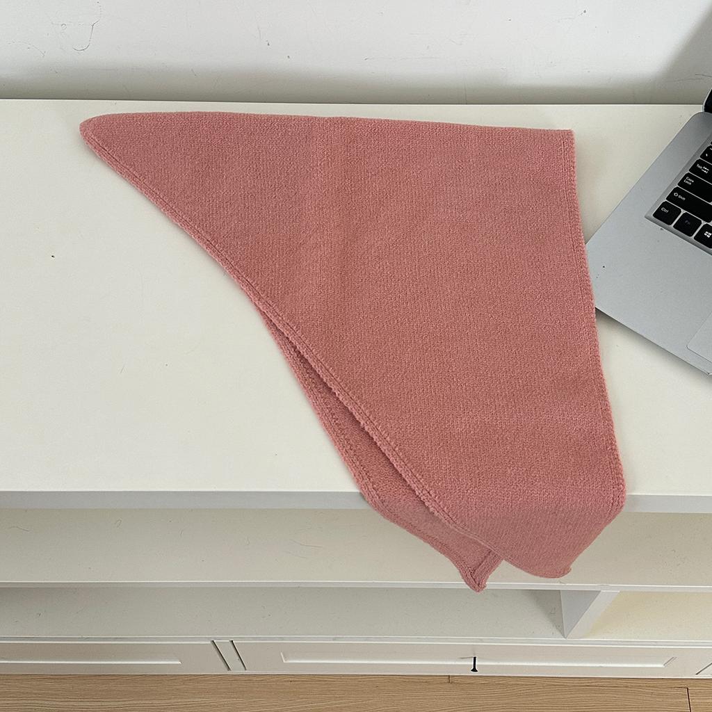 A Wool-Blend Flat Woven Triangular Scarf For Women Suitable For All Seasons For Decoration Pography And Travel Paired With A Small Headscarf