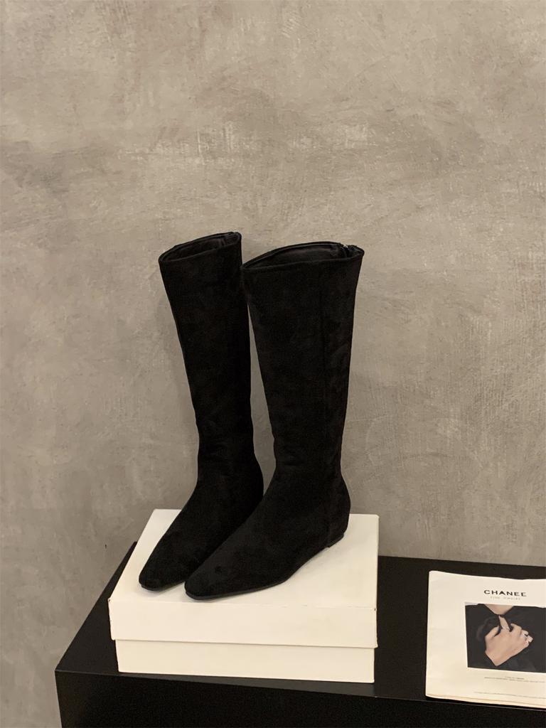 Wewnętrzne podwyższenie szpiczaste zamszowe cienkie buty do połowy łydki damskie buty 2025 jesień i zima aksamitne brązowe buty rycerskie