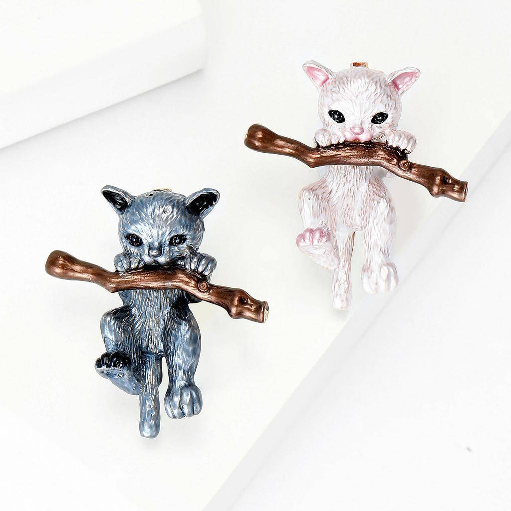 Cute Enamel Cat Brooch for Women Unisex Animal Pin Kitten Lapel Pins Friend Event Party New Gifts Jewelry Decoration Accessories