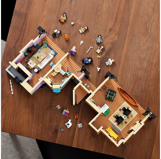 LEGO ICONS 10292 Apartments from the TV Series Friends