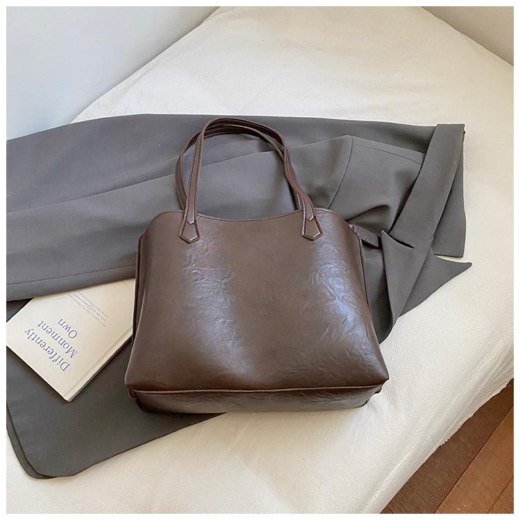 

Retro students commute to class, large-capacity bags, women s 2025 new fashion and leisure, daily tote bag, versatile tide