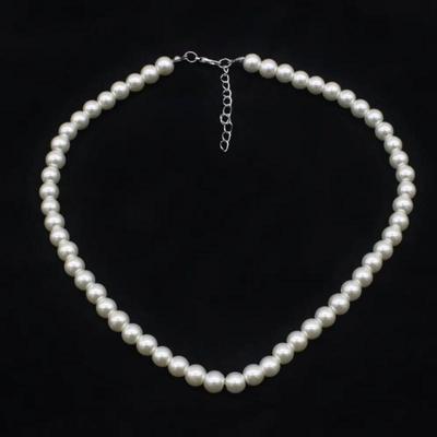 Pearl Bracelet & Necklace Set: Elegant, Minimalist Design for Spring/Summer Fashion.