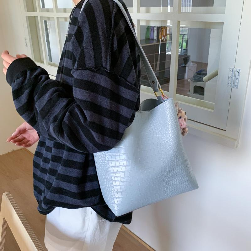 Fashion Large-capacity Bag Women's New Shoulder Messenger Bag