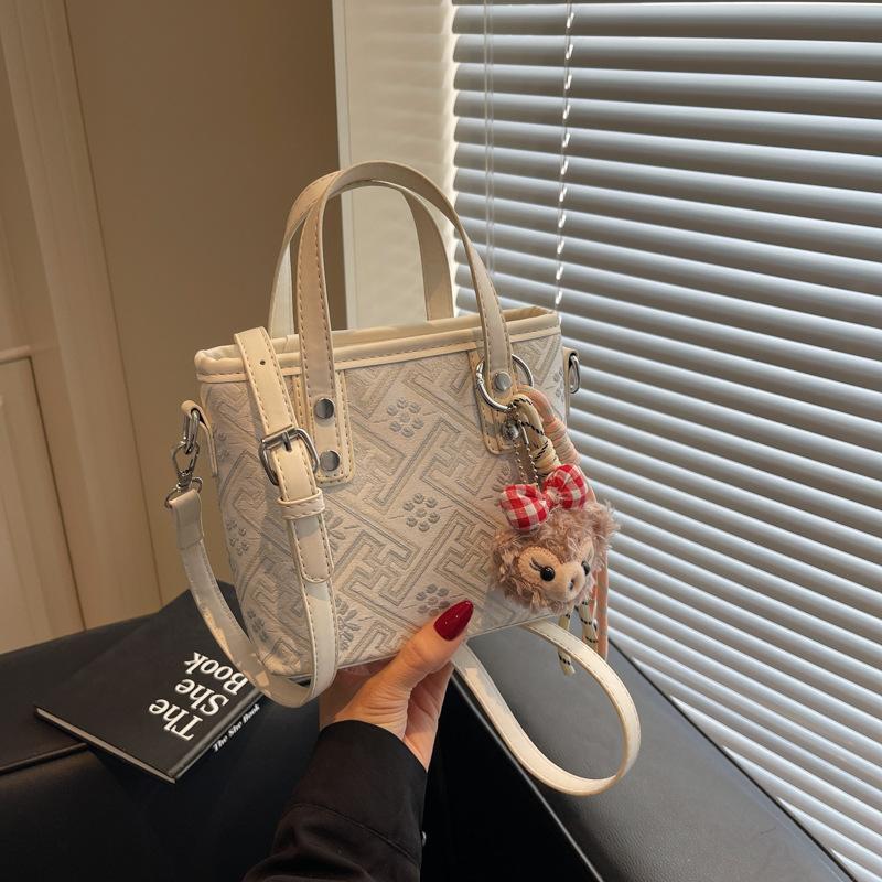 Summer Popular Small Bag Women 2025 New Fashion Versatile Shoulder Messenger Bag Portable Bucket Bag