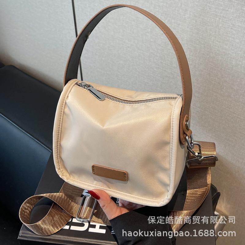 Small Bag Women's Versatile 2025 New Fashion Retro Canvas Messenger Bag Women's Work Small Square Bag Portable Shoulder