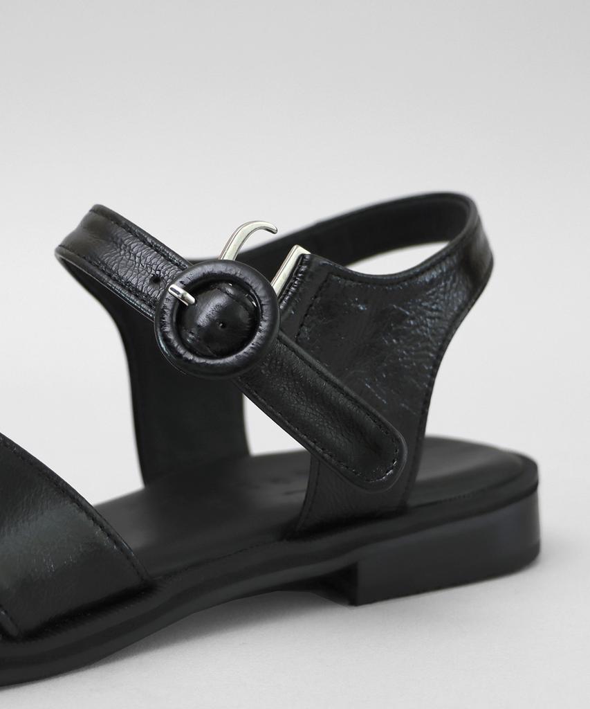 Heenn Shiny Leather Crossover Sandals. Black