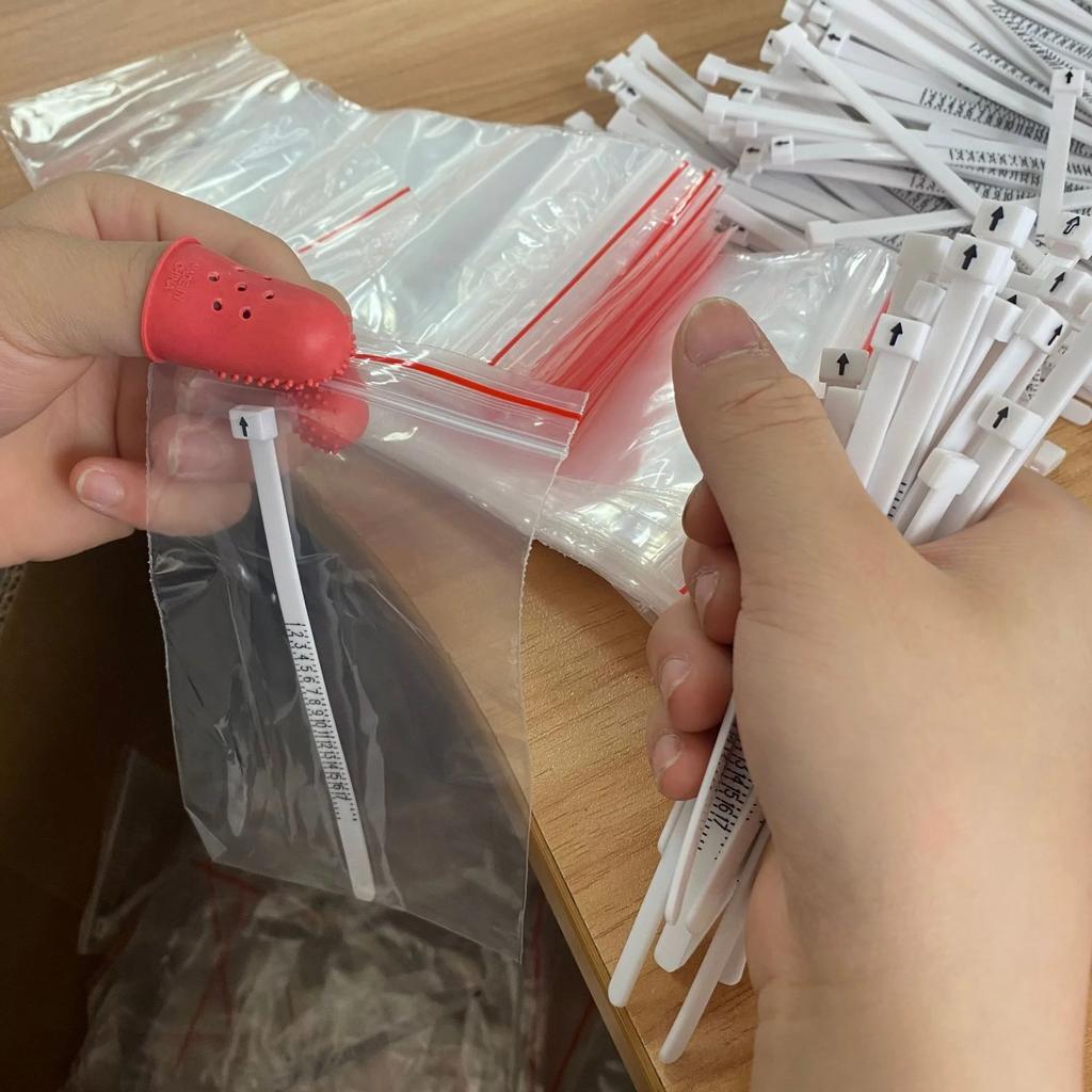 Silicone Finger Cover for Anti Slip,Thermal Insulation, Heat Resistance,High TemperatureResistance with ParticleFingerProtection