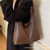 Autumn and winter retro commuter bag women's 2025 new shoulder underarm bag casual large capacity student class tote bag