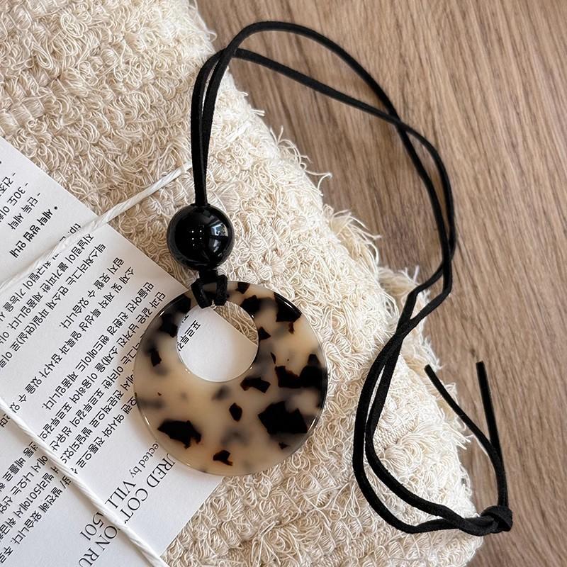 New Chinese Retro Popular Ethnic Style Necklace Women's Versatile Niche Long Sweater Chain High-end Simple Accessories