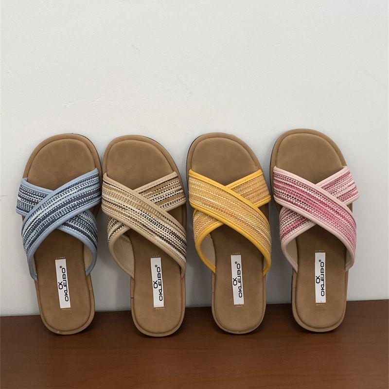 Korean version of matte cross with soft bottom sandals women's 2025 new summer wear versatile woven color matching beach mops