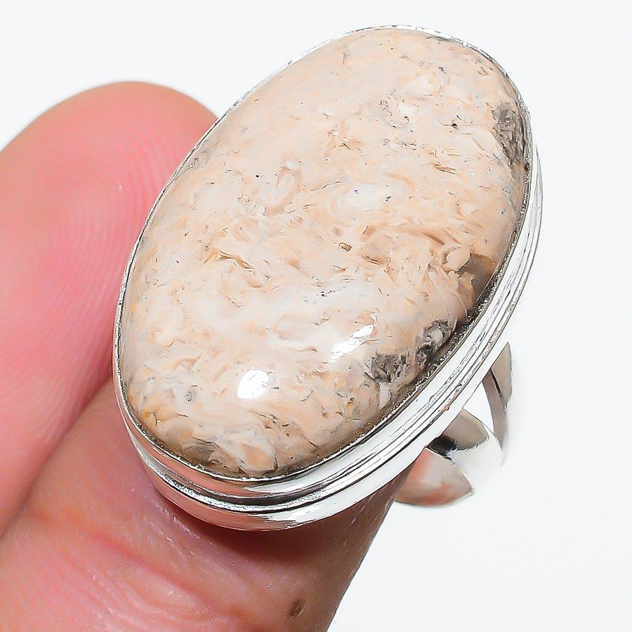 

Этническое ювелирное кольцо ручной работы с яшмой из корня шлейка, размер 6,5 SR-5915