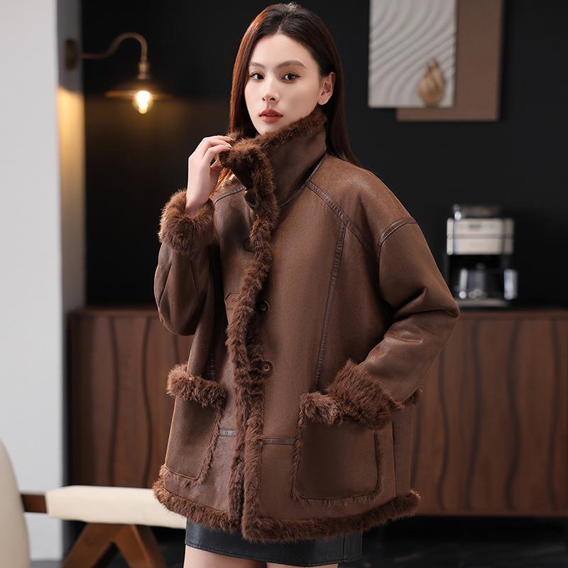 

Elegant Shearling Coat for Young Mothers and Elderly Women - Thick Winter Faux Fur Outerwear L (115-135 lbs) кофейный