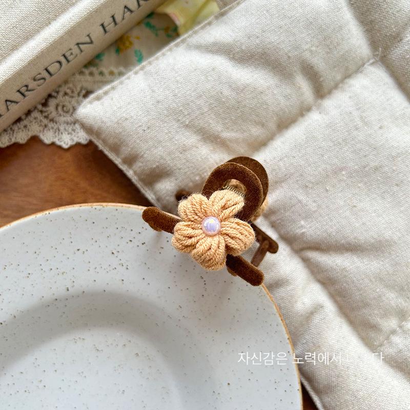 Korean Style Pearl Flower Knit Mini Hair Clip - Child & Women Safe, Non-Damaging, Versatile Hair Accessory