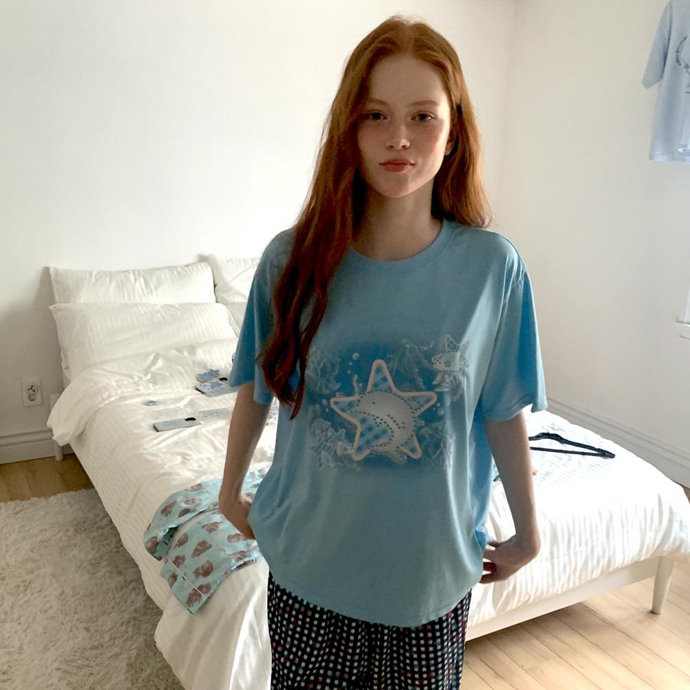Myujeumudeu Star Dolphin Tee (T-Shirt)
