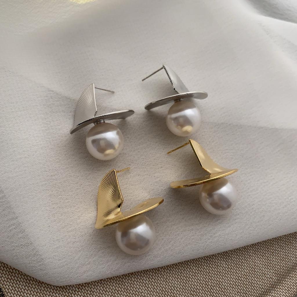 Light Luxury Pearl Irregular Stud Earrings Temperament High Sense Earrings Fashion Versatile Court Style Earrings Women