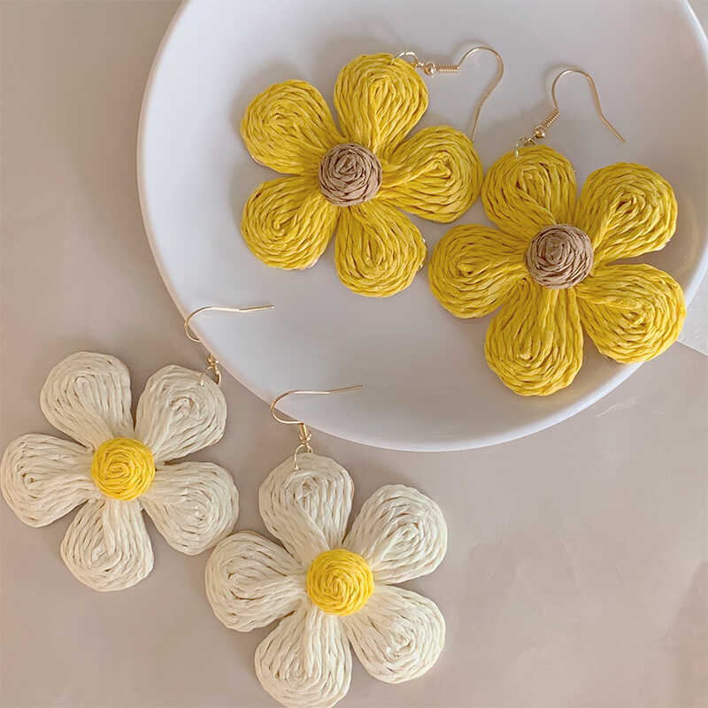 Summer Flower Earrings Women's 2025 New High-end Temperament Earrings, Earrings, Pendants, Niche Design Temperament Earrings