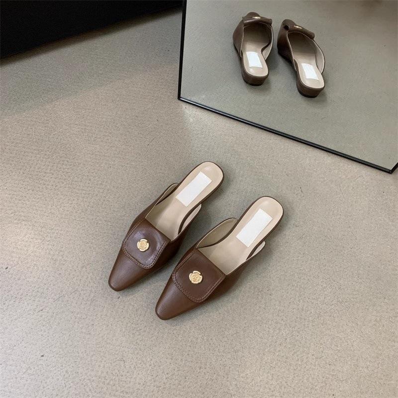 

Баотоу полутапочки женская летняя одежда 2025 новый темперамент мода камелия одна педаль остроносые босоножки на низком каблуке 35 темно-коричневого