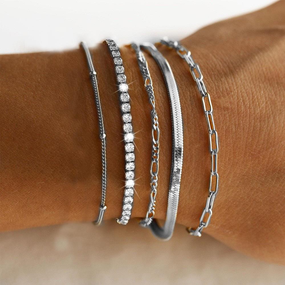 Modne Eleganckie Zestawy Bransoletek z Amuletami w Kształcie Serca dla Kobiet Vintage Minimalistyczne Wieloelementowe Skręcana Łańcuszkowa Metalowe Bransoletki Biżuteria