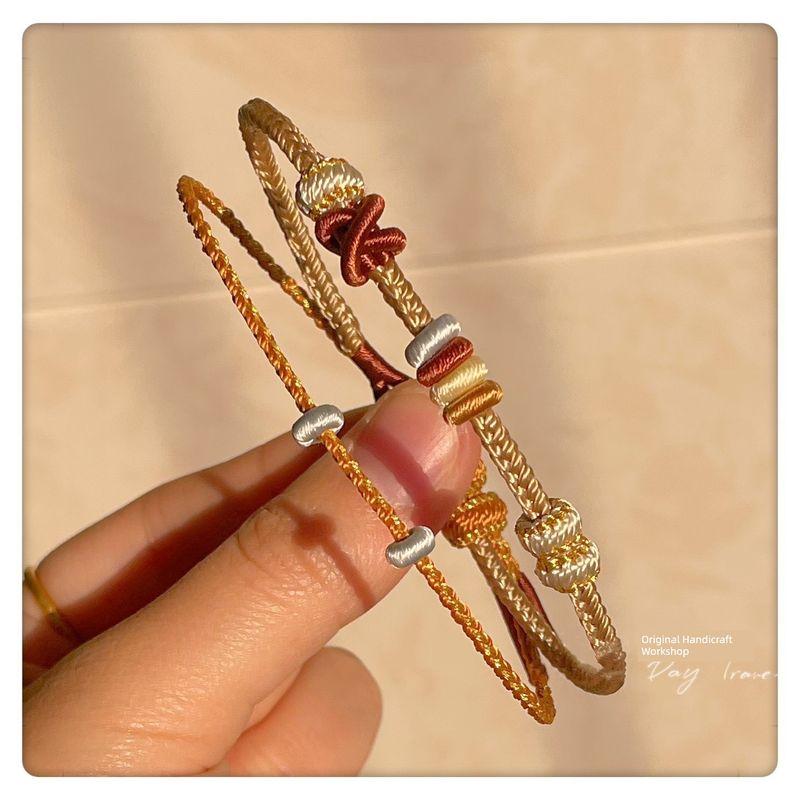 

Плетеный вручную двухслойный ремешок для переноски, носимый, с золотыми бусинами на удачу, плетеный шнур, полуфабрикат для DIY, красный браслет-оберег для женщин