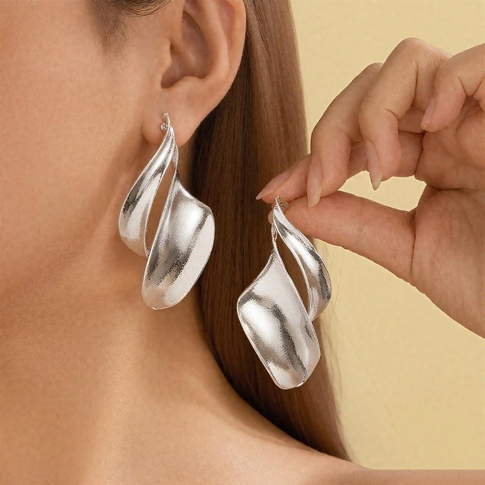 Temperament Exaggerated Design Twisted Leaf Earrings Leaves Light Luxury Big Stud Earrings Simple Ladies' Earrings Girl Gift