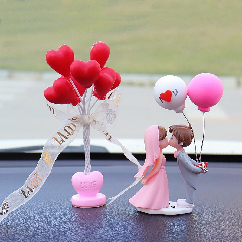 Cartoon Couples Car Ornament Model Wedding Couple Figure Car Center Console Balloon Decoration Auto Interior Dashboard Gifts