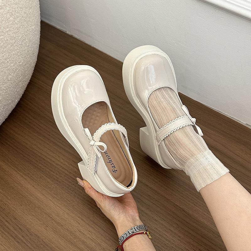 French new versatile skirt platform round head pearl 2025 spring single shoes retro Mary Jane small leather shoes women