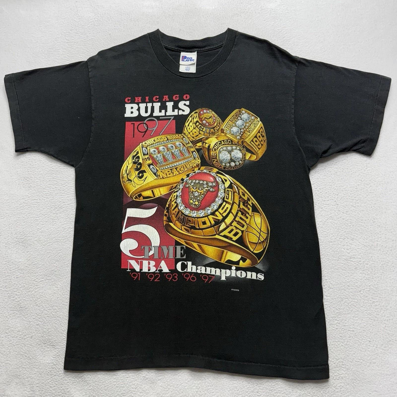 

Винтажная футболка Pro Player Chicago Bulls 1997 года 5-кратные чемпионы НБА Размер L S